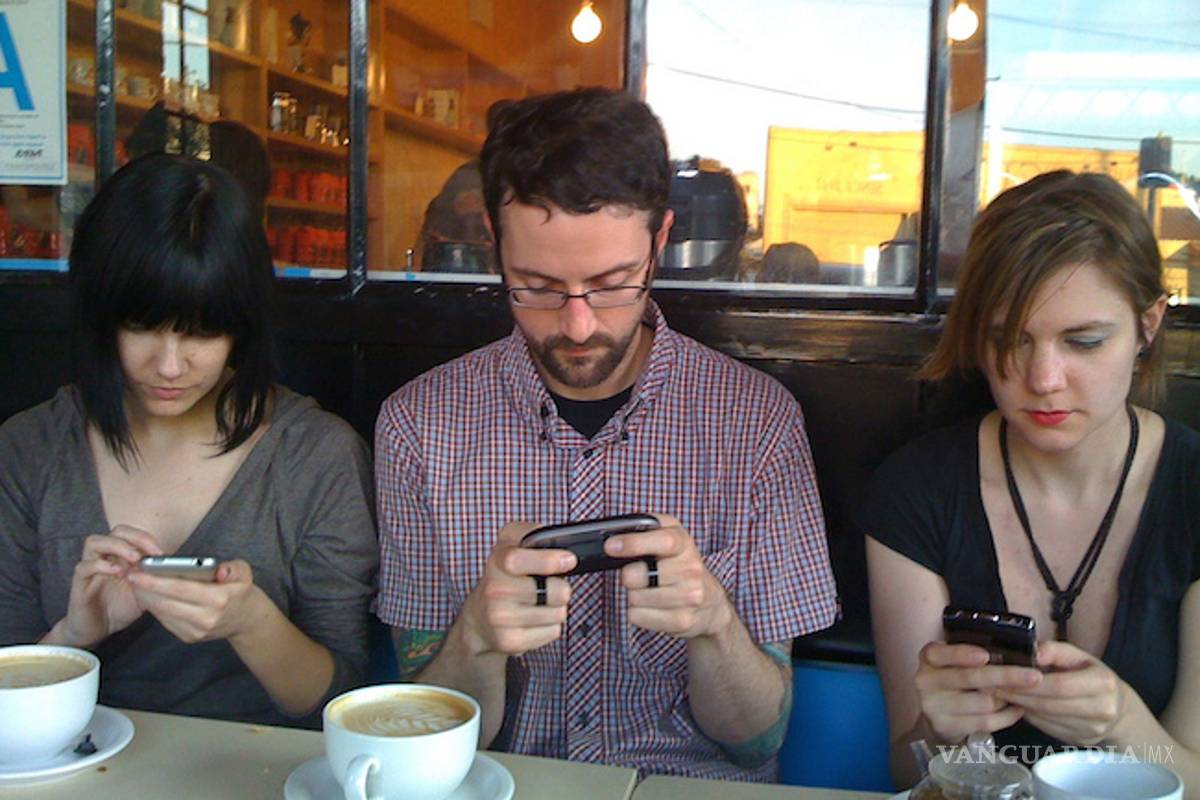 ¿Eres adicto a tu celular? Deja la adicción con estas apps