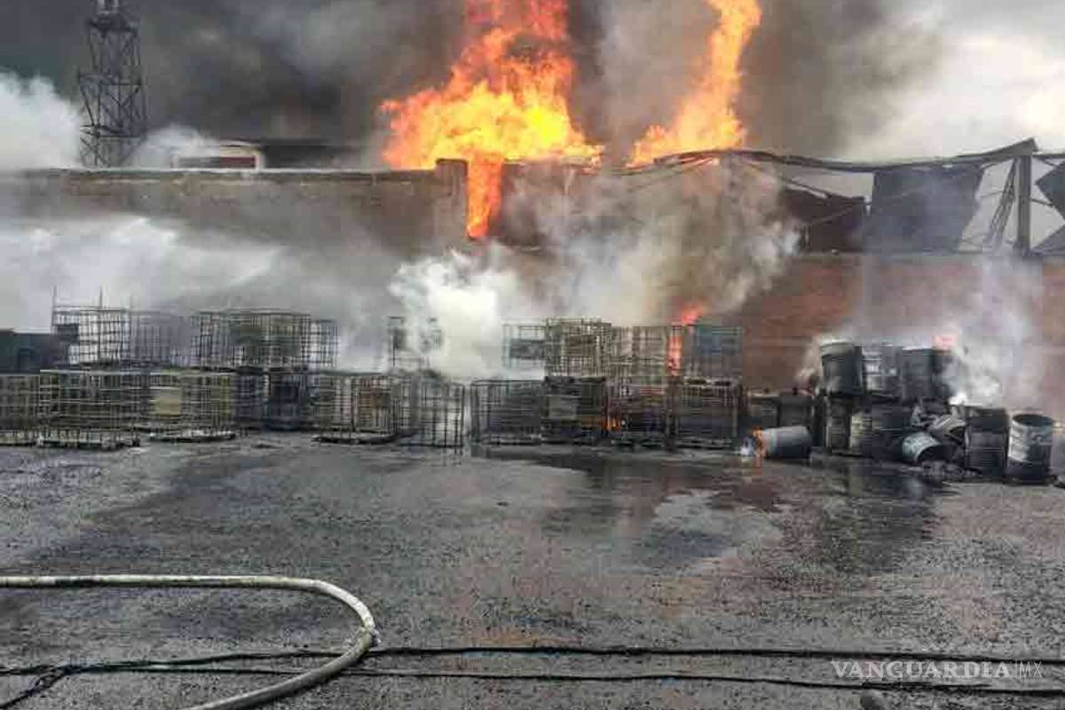 Reportan incendio en fábrica de Tultitlán