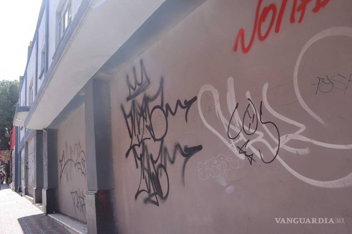 $!Los actos de vandalismo son parte del paisaje en algunas áreas del centro de Saltillo, una situación que desalienta la visita de ciudadanos y turistas.