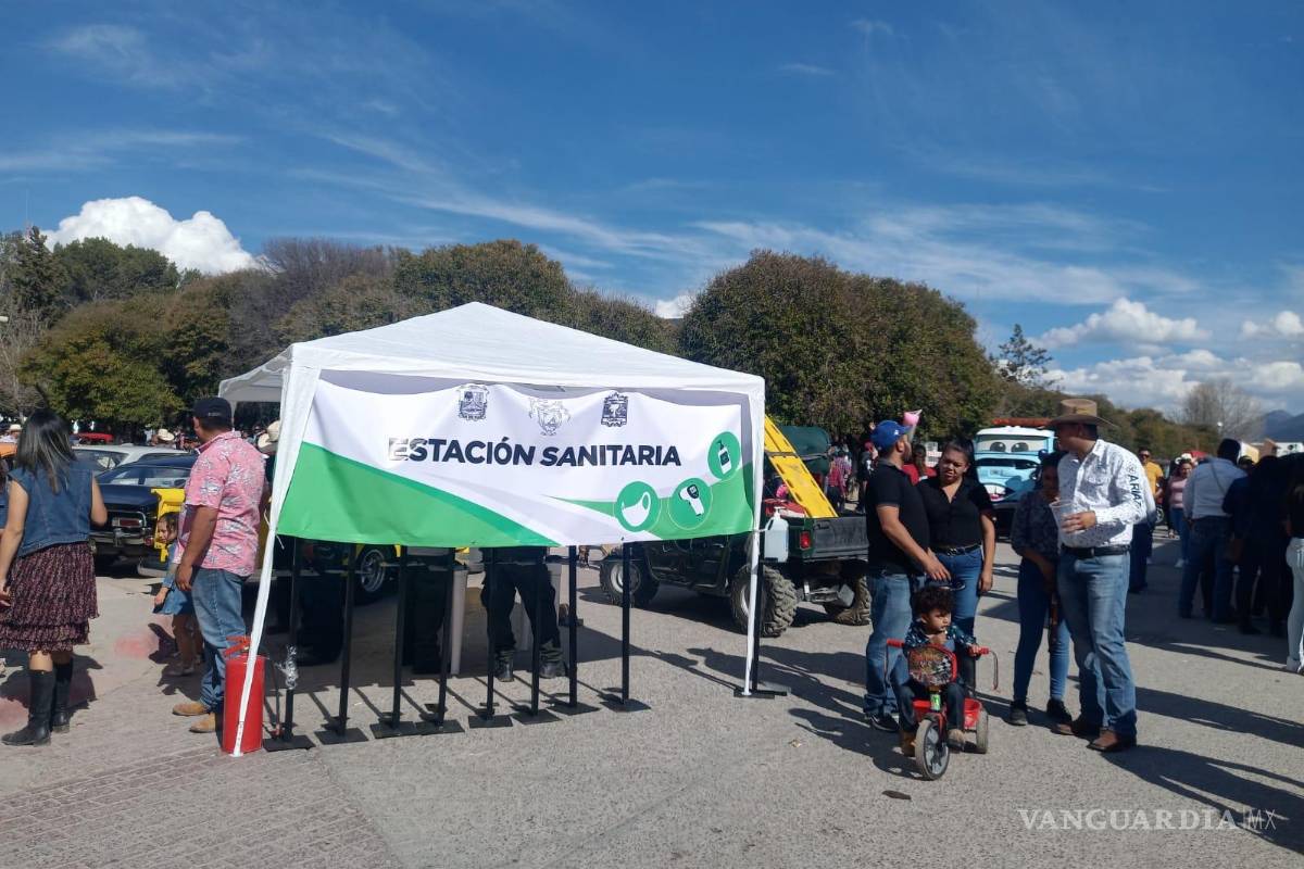 Abarrotan San Antonio de las Alazanas por autos clásicos