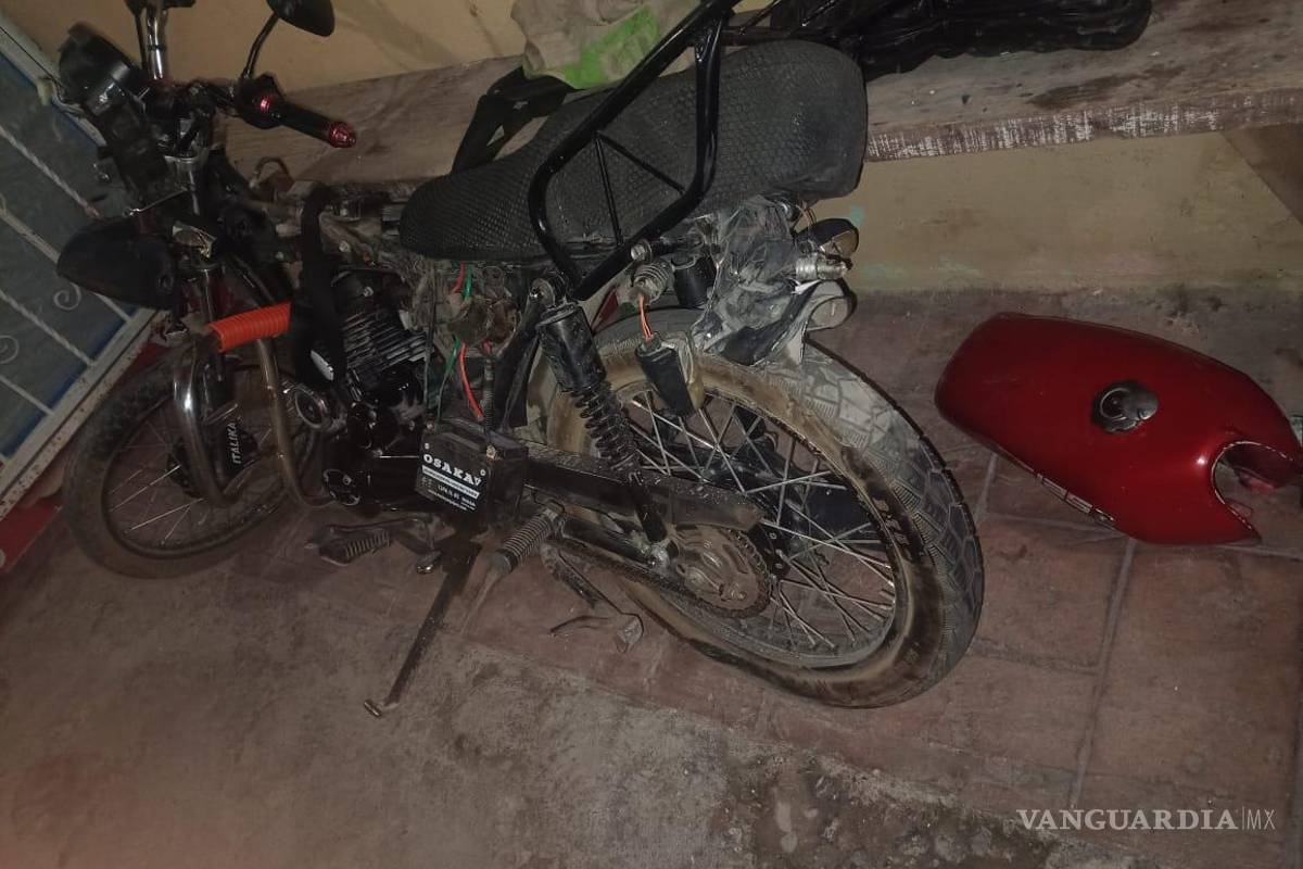 Atropellan a pareja de motociclistas en Saltillo y resultan heridos de gravedad; responsable huye