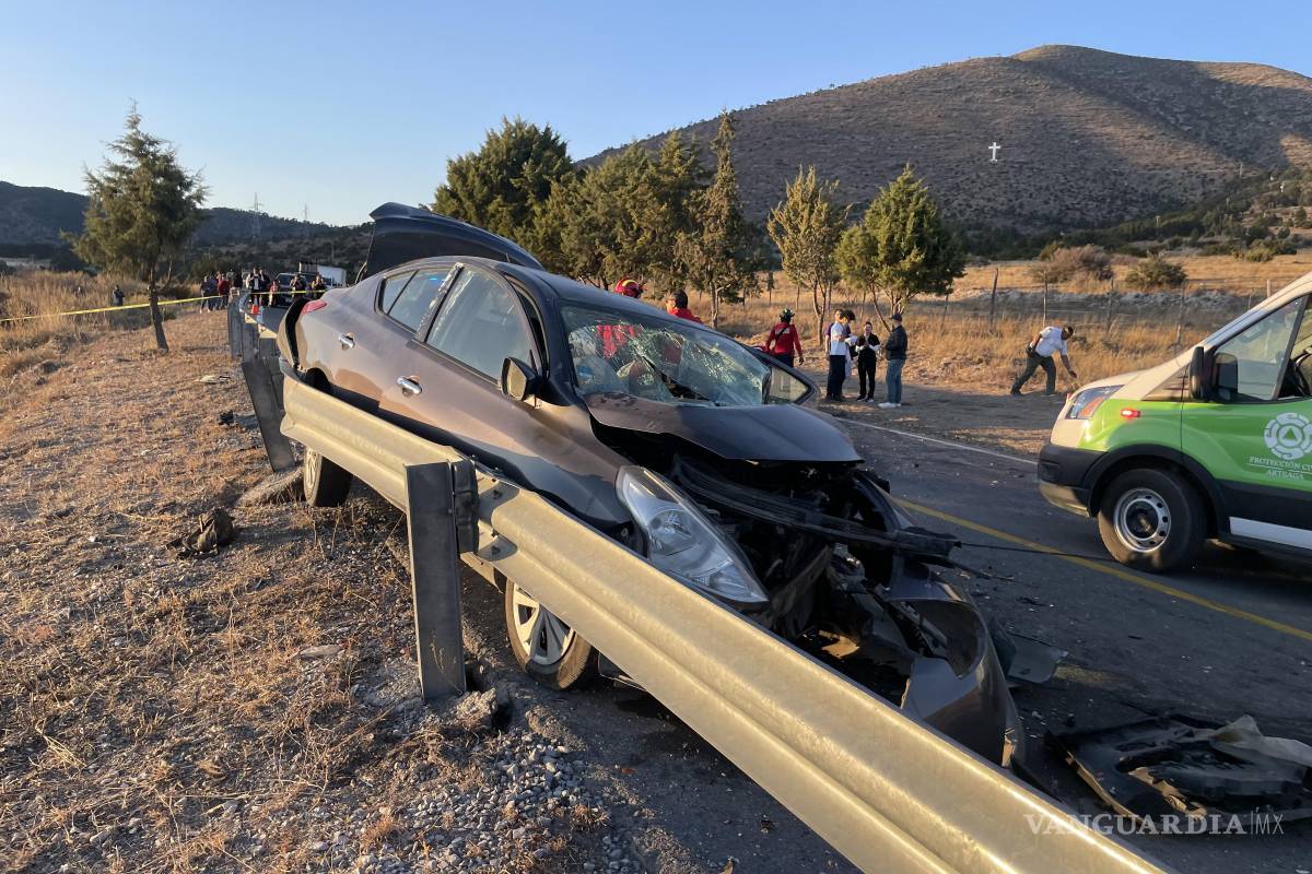 Muere joven senderista en accidente de auto, en Arteaga; hay ocho heridos