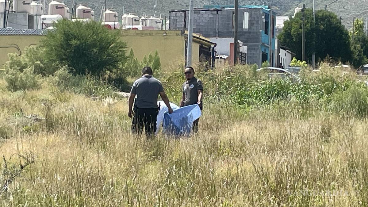 Encuentran un cadáver en terreno baldío, en Saltillo