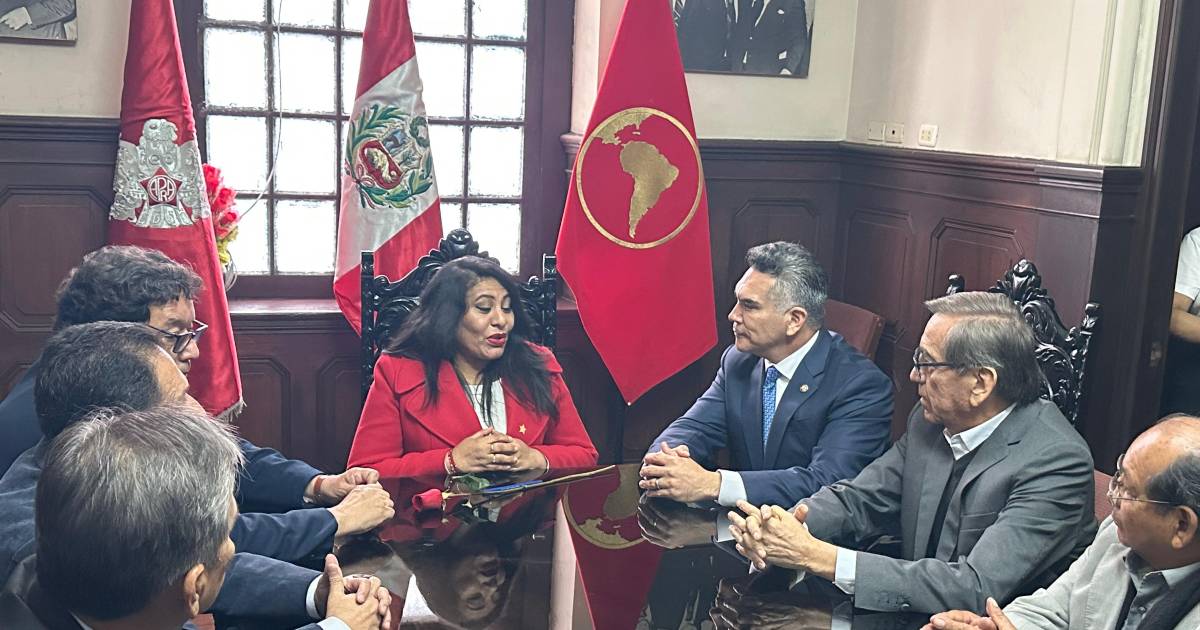 Dirigente del PRI acude a Perú a reunión con la presidenta en medio de tensión con México