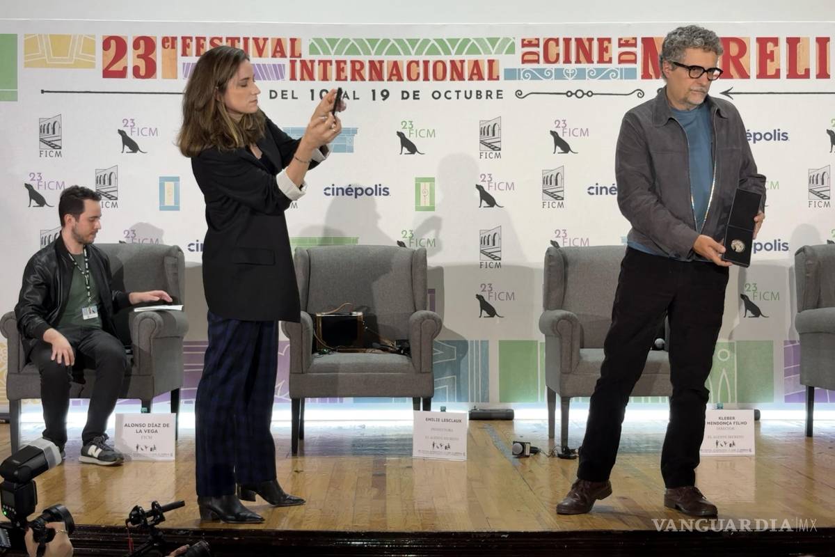 $!Kleber Mendonça Filho recibe la Medalla de la Filmoteca de la UNAM.