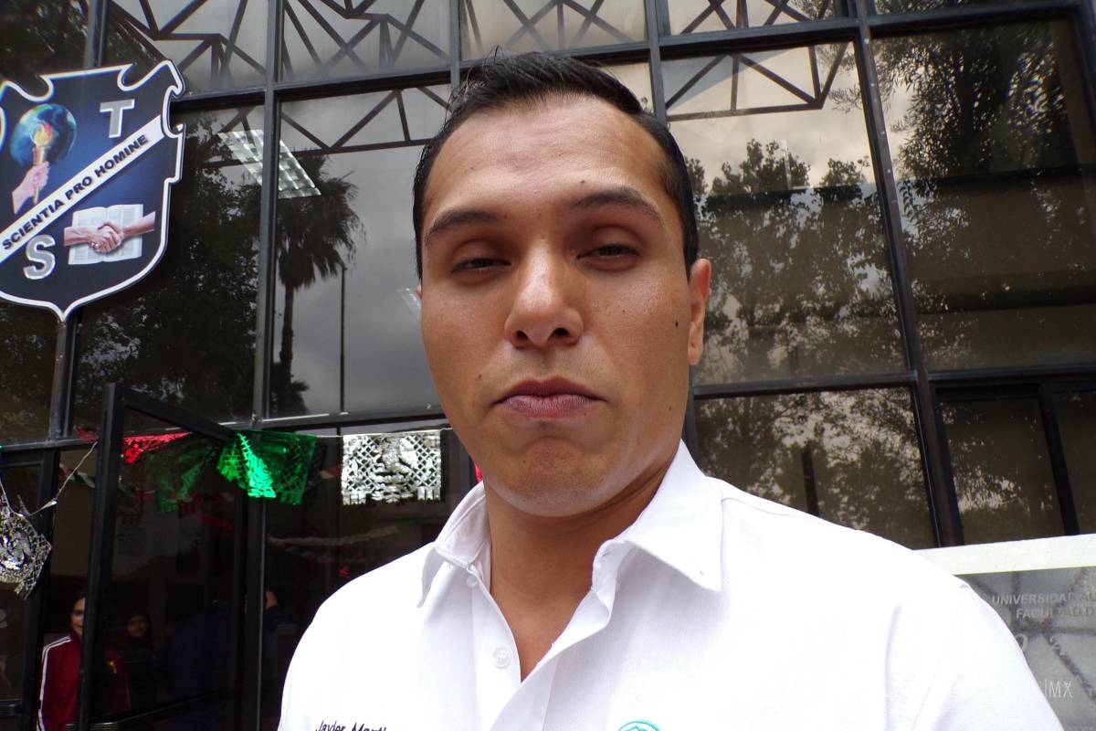 $!Javier Enrique Martínez Becerra, representante legal de INTRA, explicó que el convenio busca ofrecer capacitación, espacios de autocuidado y acompañamiento a trabajadores sociales, garantizando que puedan atender a personas en crisis sin descuidar su propia salud mental.