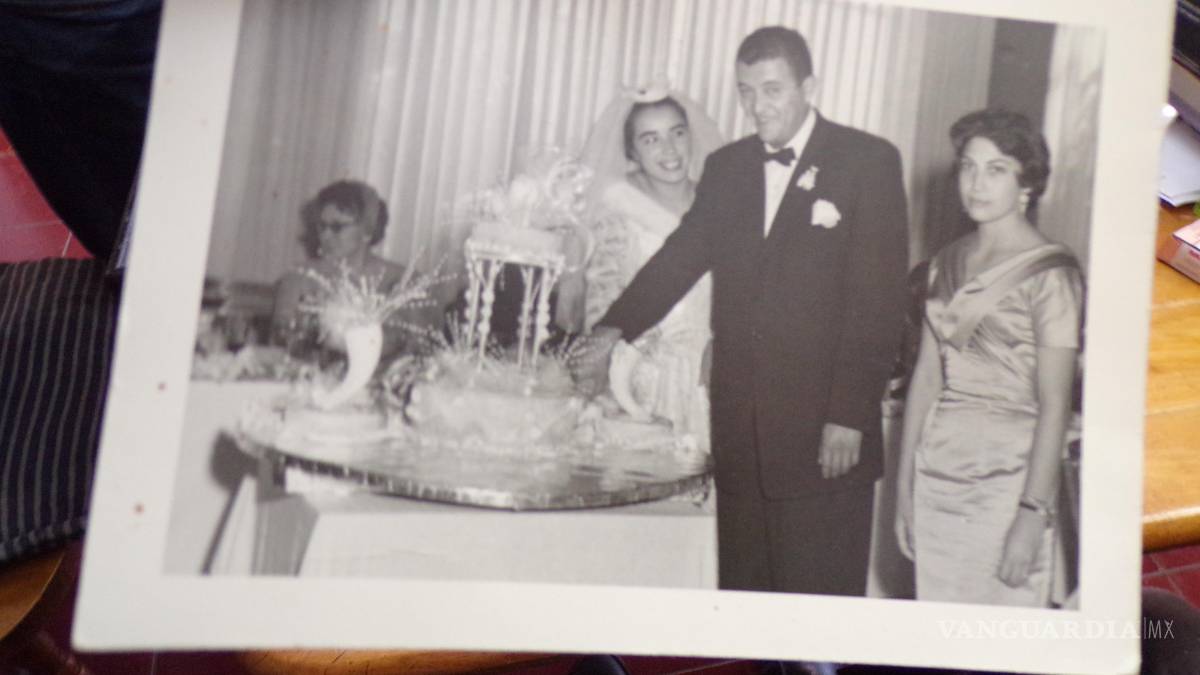 $!En la imagen, el profesor Arturo Berrueto durante su enlace matrimonial con su primera esposa, la señora Elena.