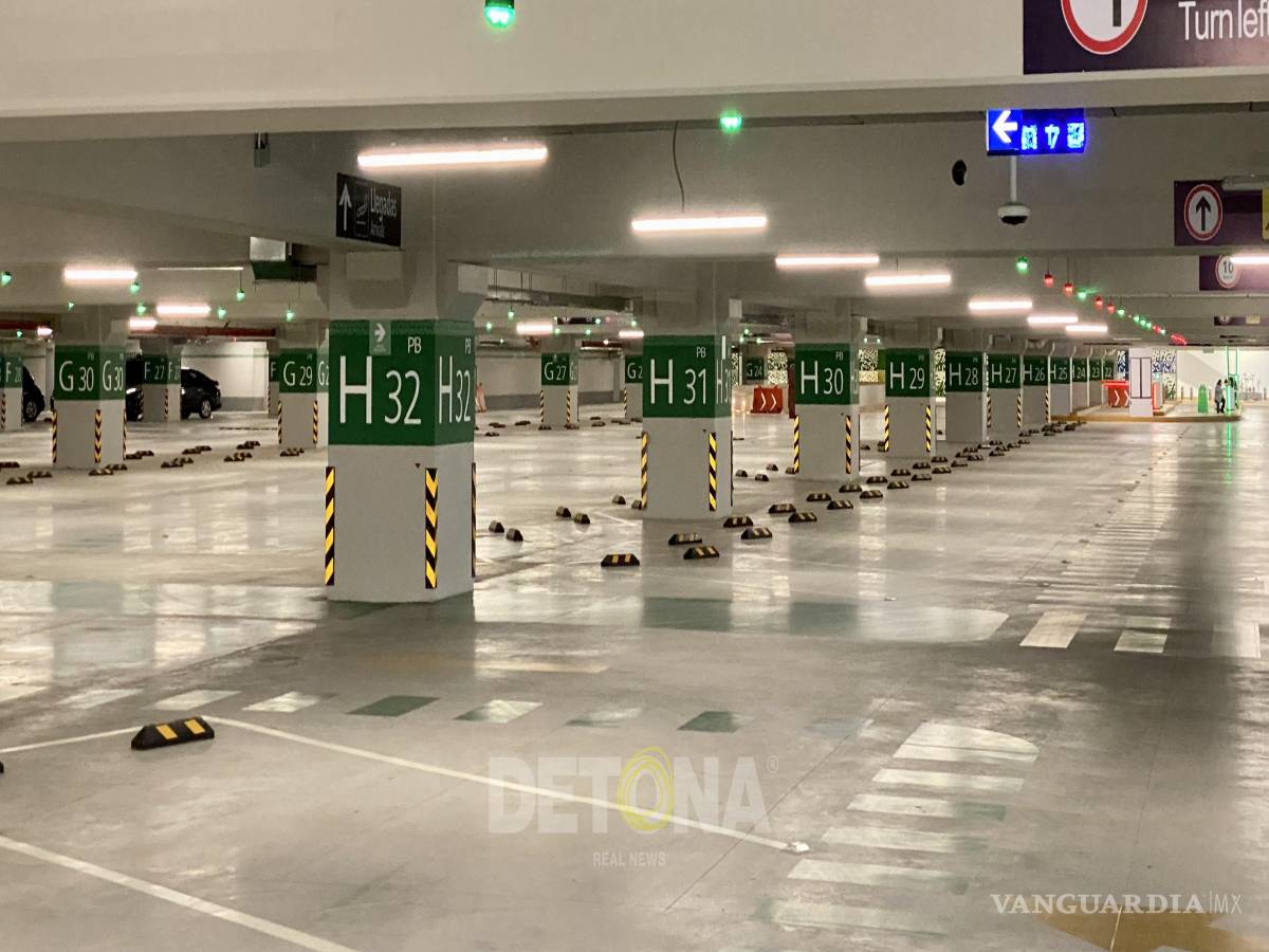 $!Área de estacionamiento del Aeropuerto Internacional Felipe Ángeles (AIFA).