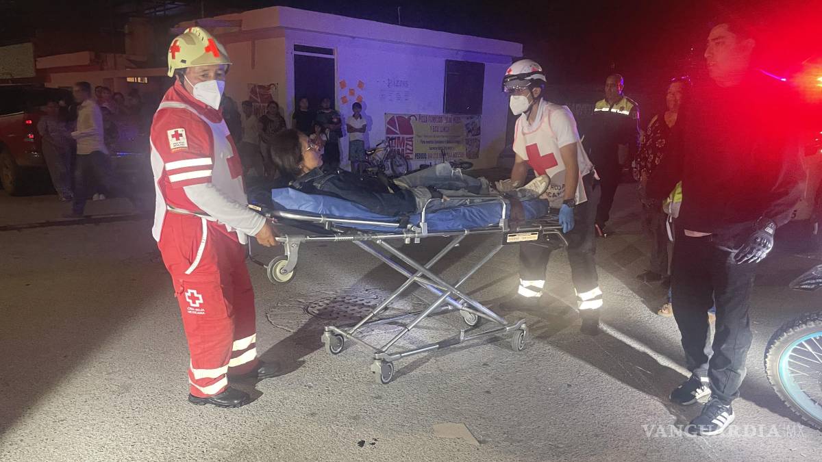 Choque de motos deja dos personas lesionadas, en Saltillo
