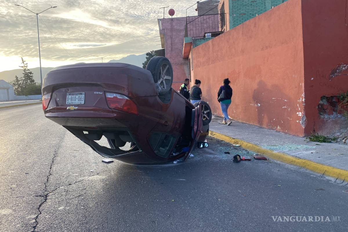 Vuelca joven tras quedarse dormido al volante, en Saltillo