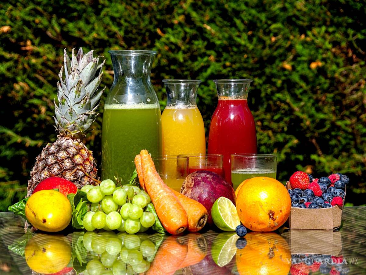 $!Jugo de tomate, pepino y cebolla: Es ideal por sus propiedades diuréticas y depurativas.