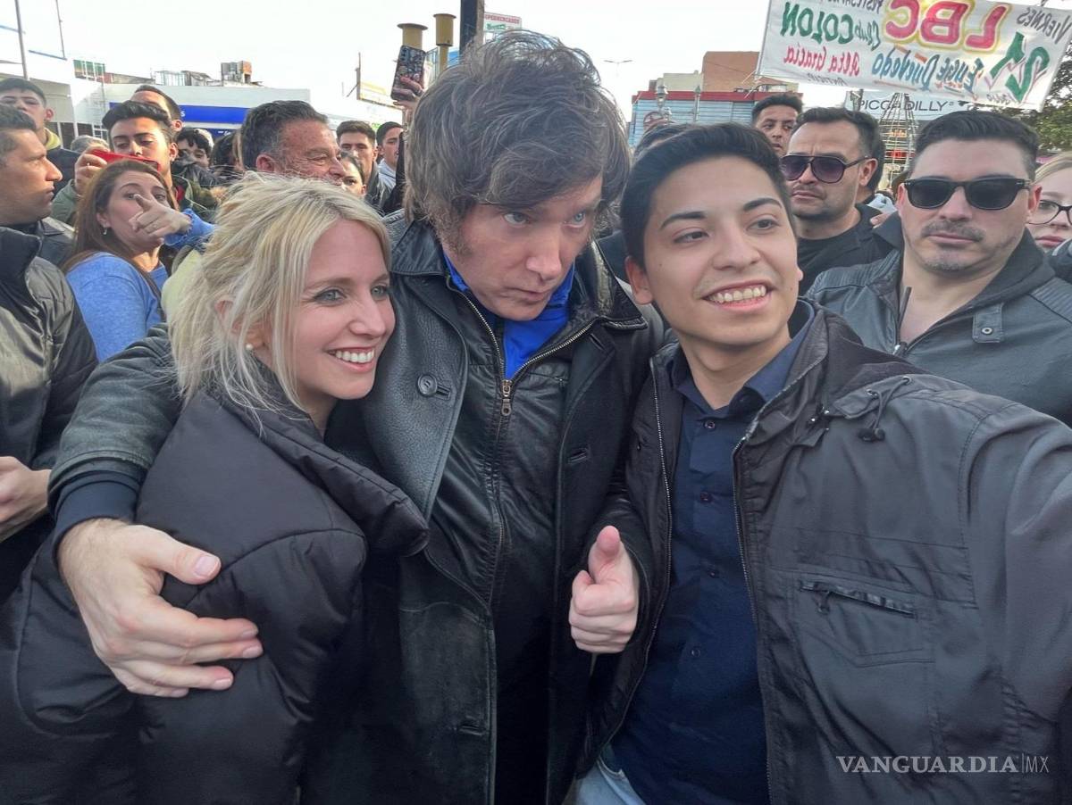 $!María tiene 35 años y es una de las personas de confianza de Milei, así lo demuestran varias fotografías juntos