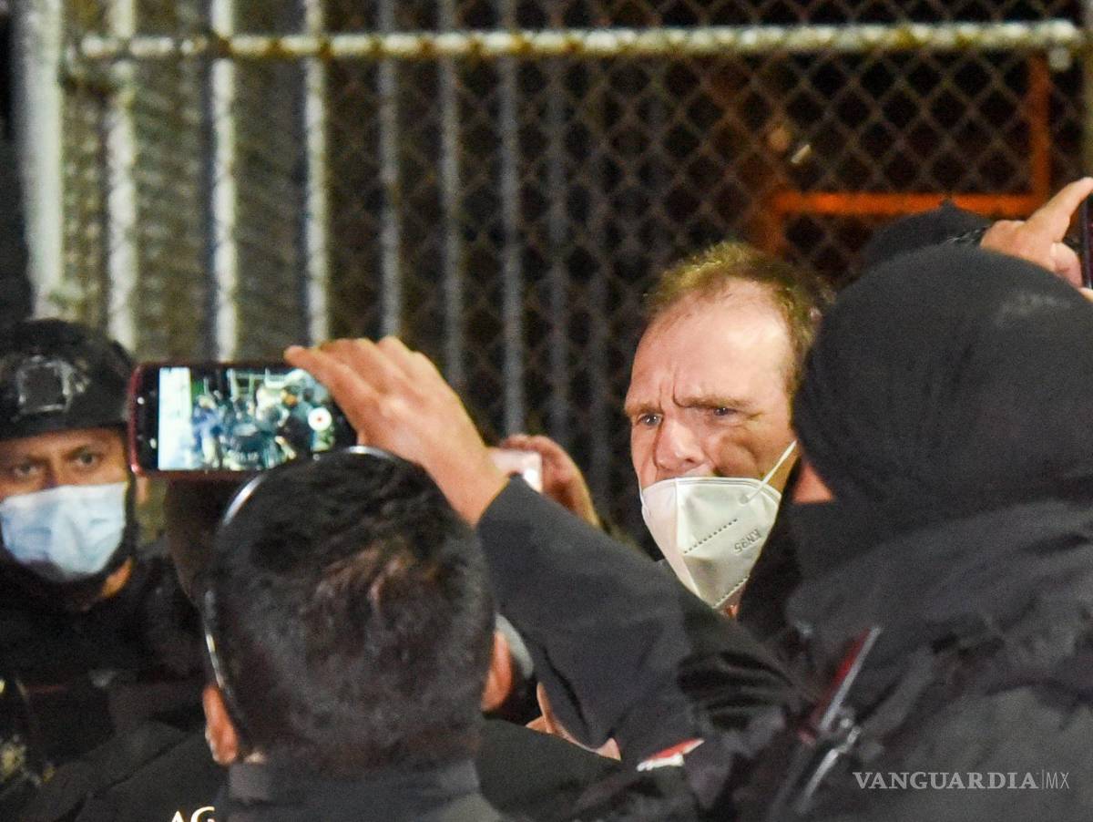 $!Bajo un fuerte operativo en el Altiplano salió Héctor Luis “El Güero” Palma Salazar, absuelto por un juez de distrito del delito de delincuencia organizada; al poner un pie fuera del penal fue de nueva cuenta detenido por elementos de la AIC.