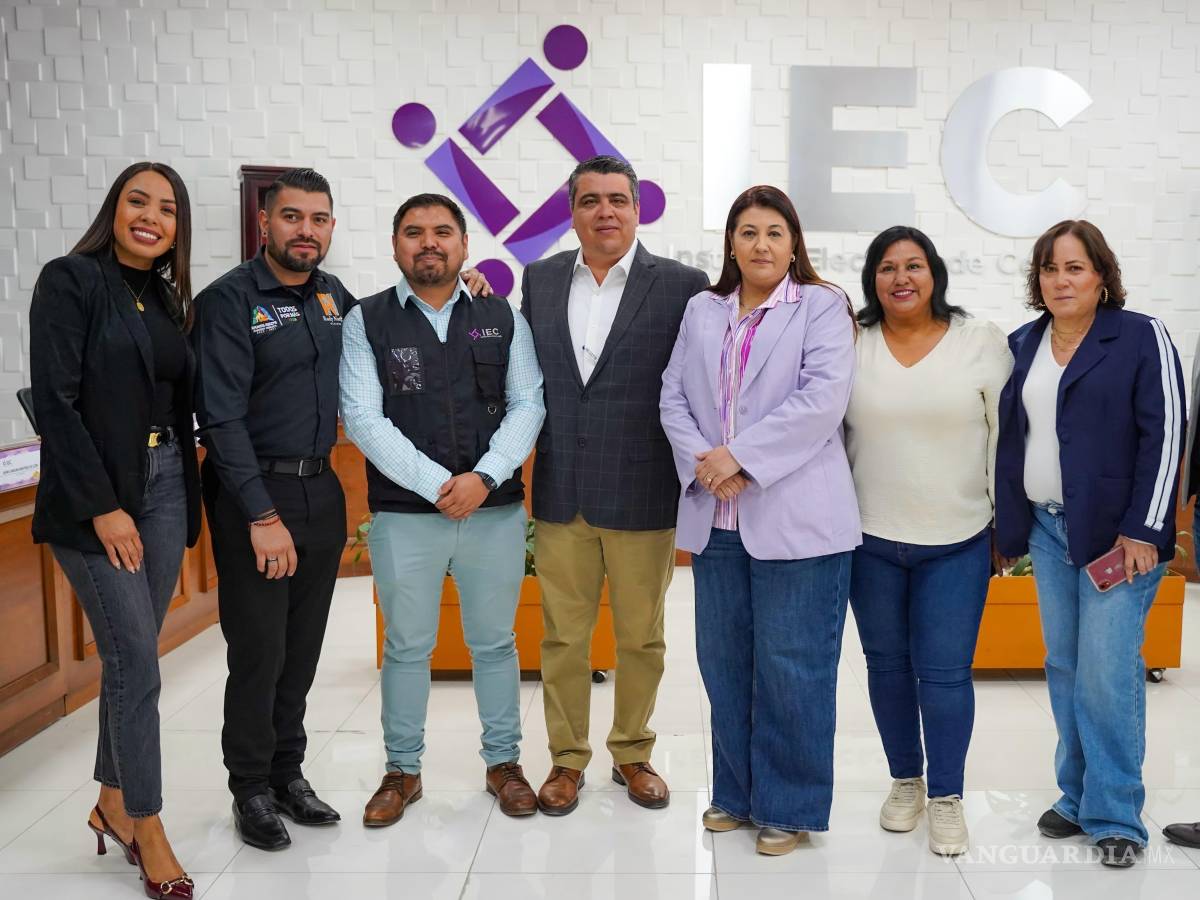 $!Funcionarios del Municipio de Ramos Arizpe acompañaron a los pequeños a las instalaciones del IEC.