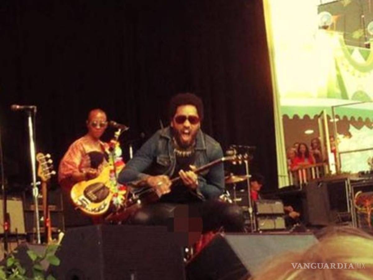 $!Lenny Kravitz habla de cuando se le rompió el pantalón en pleno show