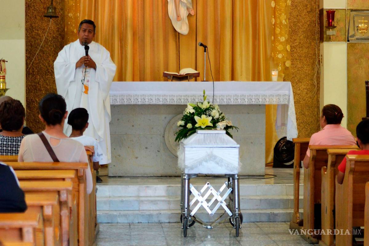 Dan último adiós a niño ahogado por su padrastro en Saltillo