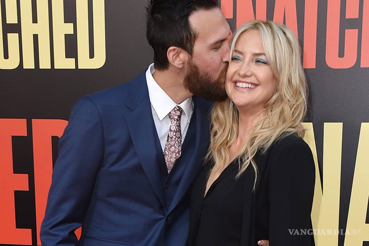 Kate Hudson se come a besos a Danny Fujikawa