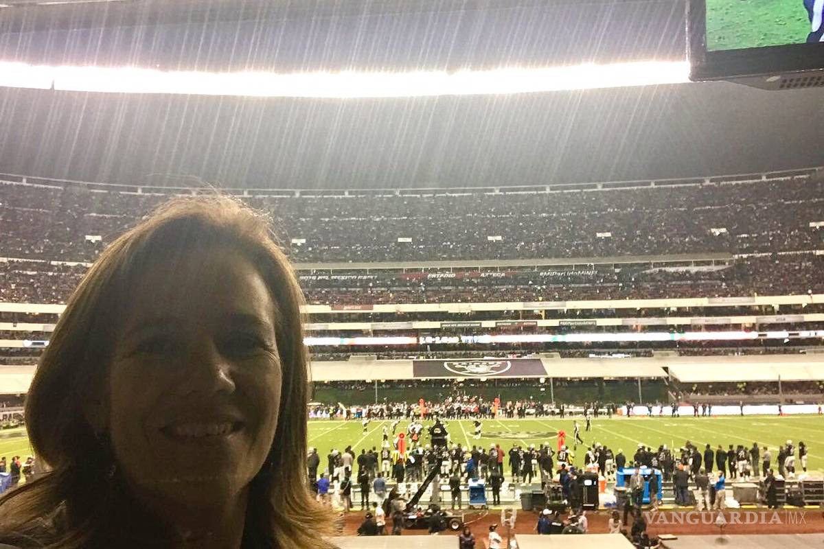 Políticos se dan cita en el Azteca para juego de la NFL