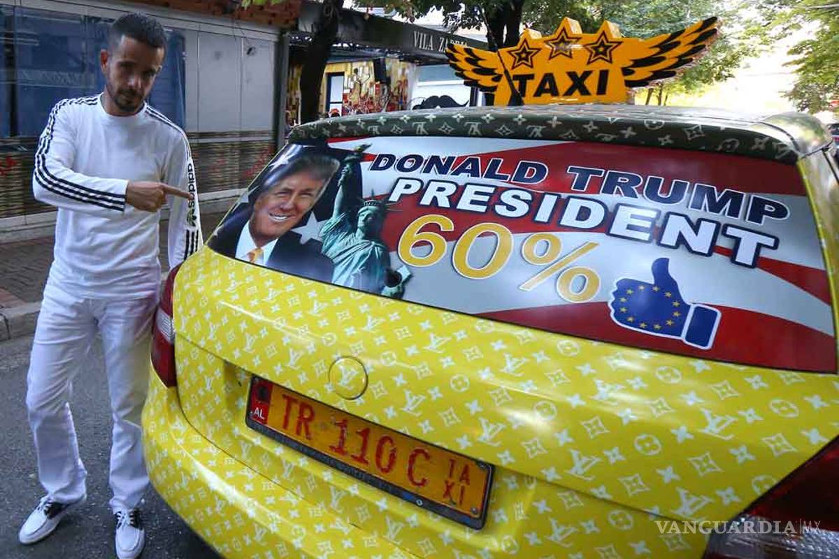 Taxista albanés decora su auto con fotos de Donald Trump