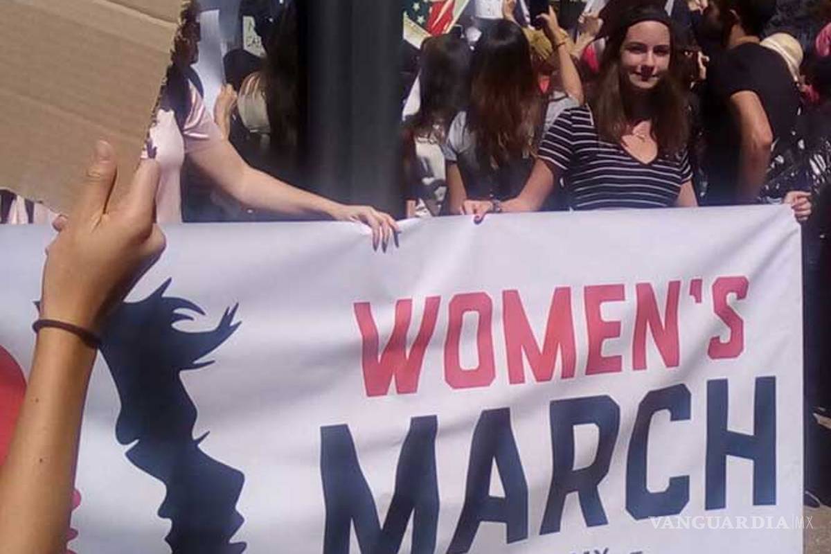 Mujeres se manifiestan frente a la Embajada de EU en México