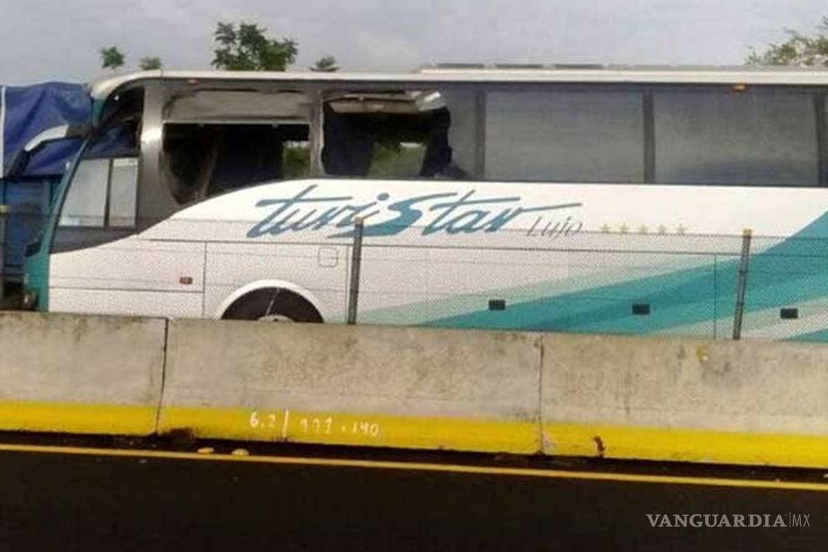 Choca camión de pasajeros en Nayarit