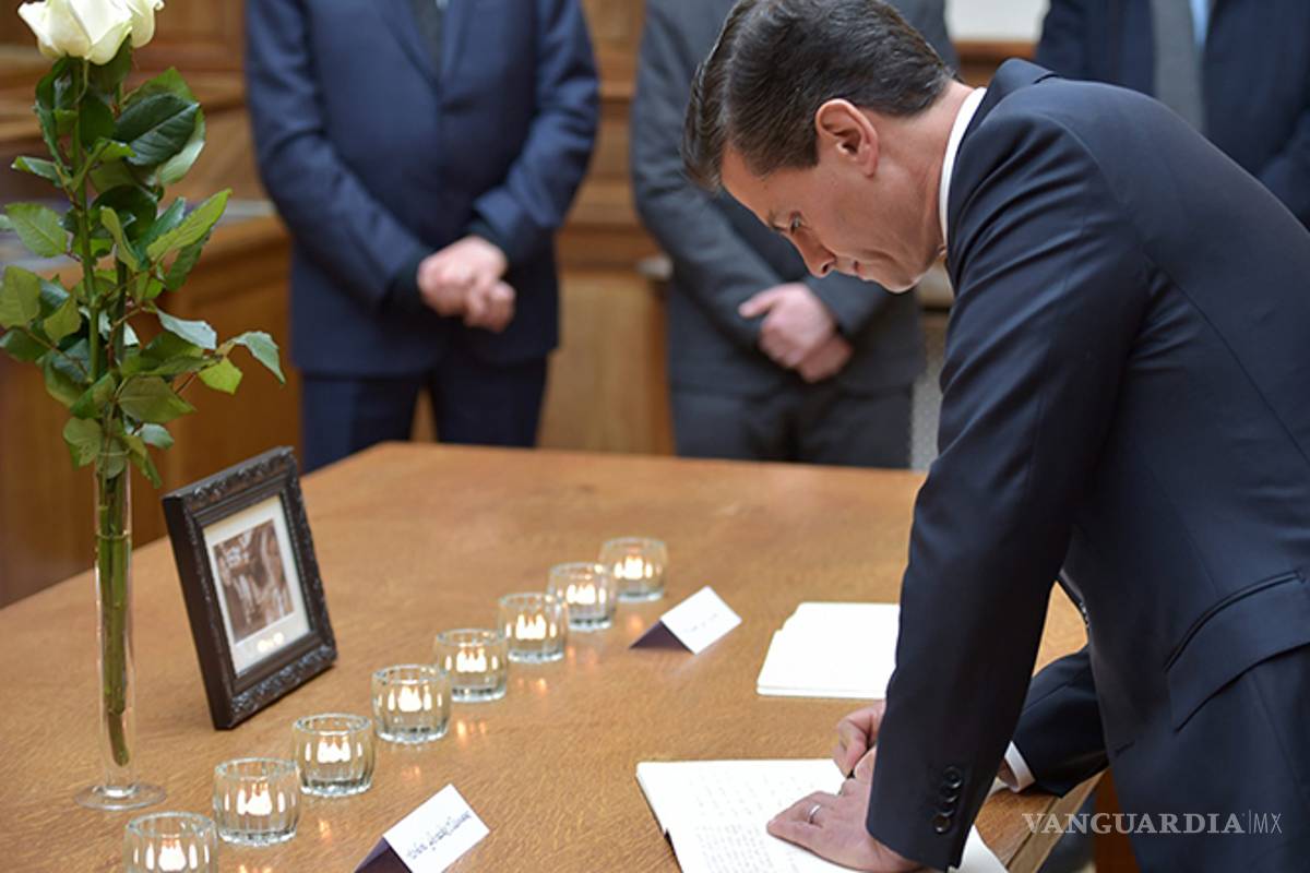 Peña Nieto rinde homenaje a mexicanas fallecidas en Francia