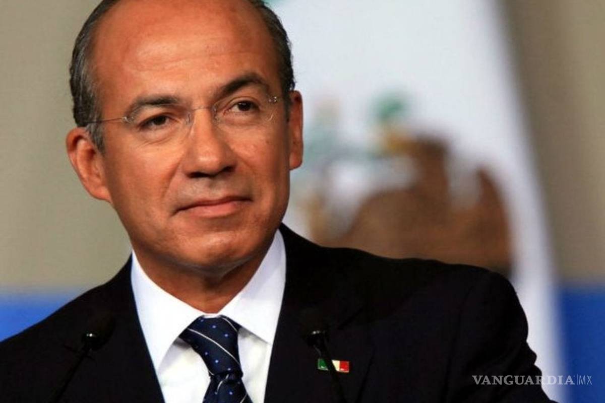 Felipe Calderón propone que AMLO vaya al frente de "cinturón de paz" para próximas marchas