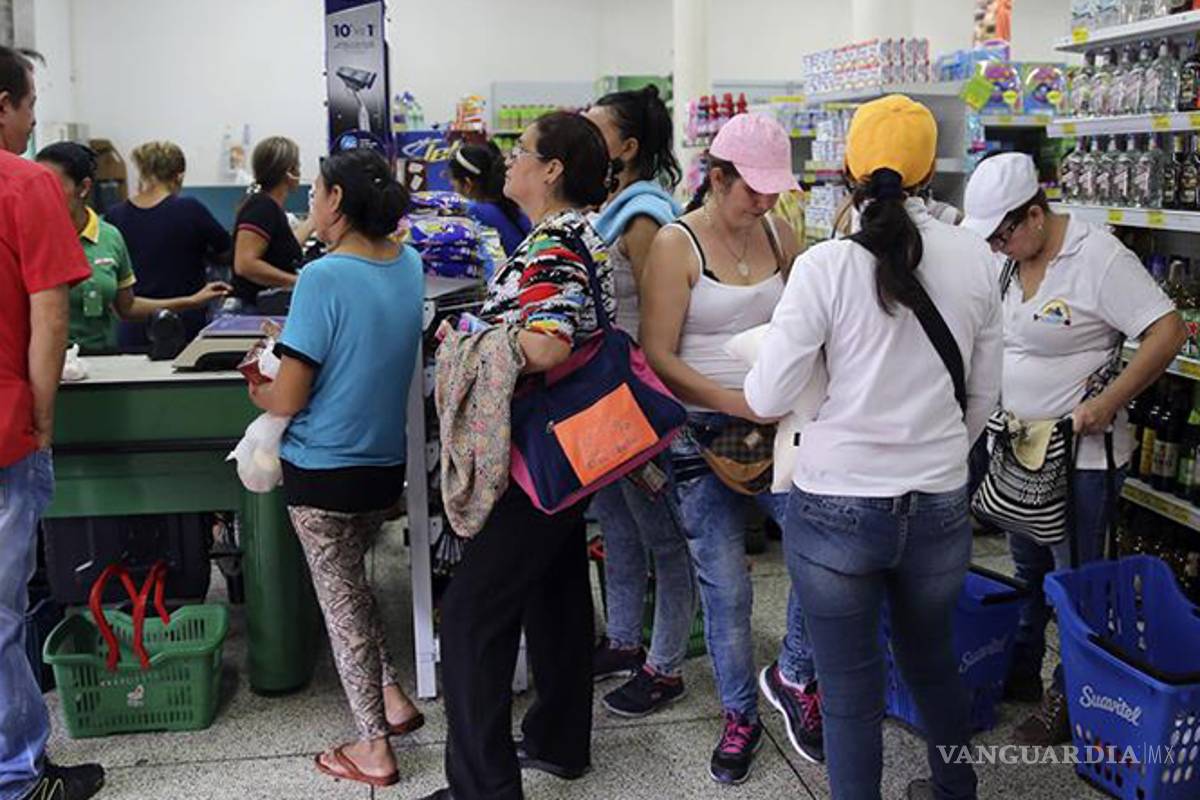 Venezuela reabre frontera con Colombia; cientos cruzan por víveres