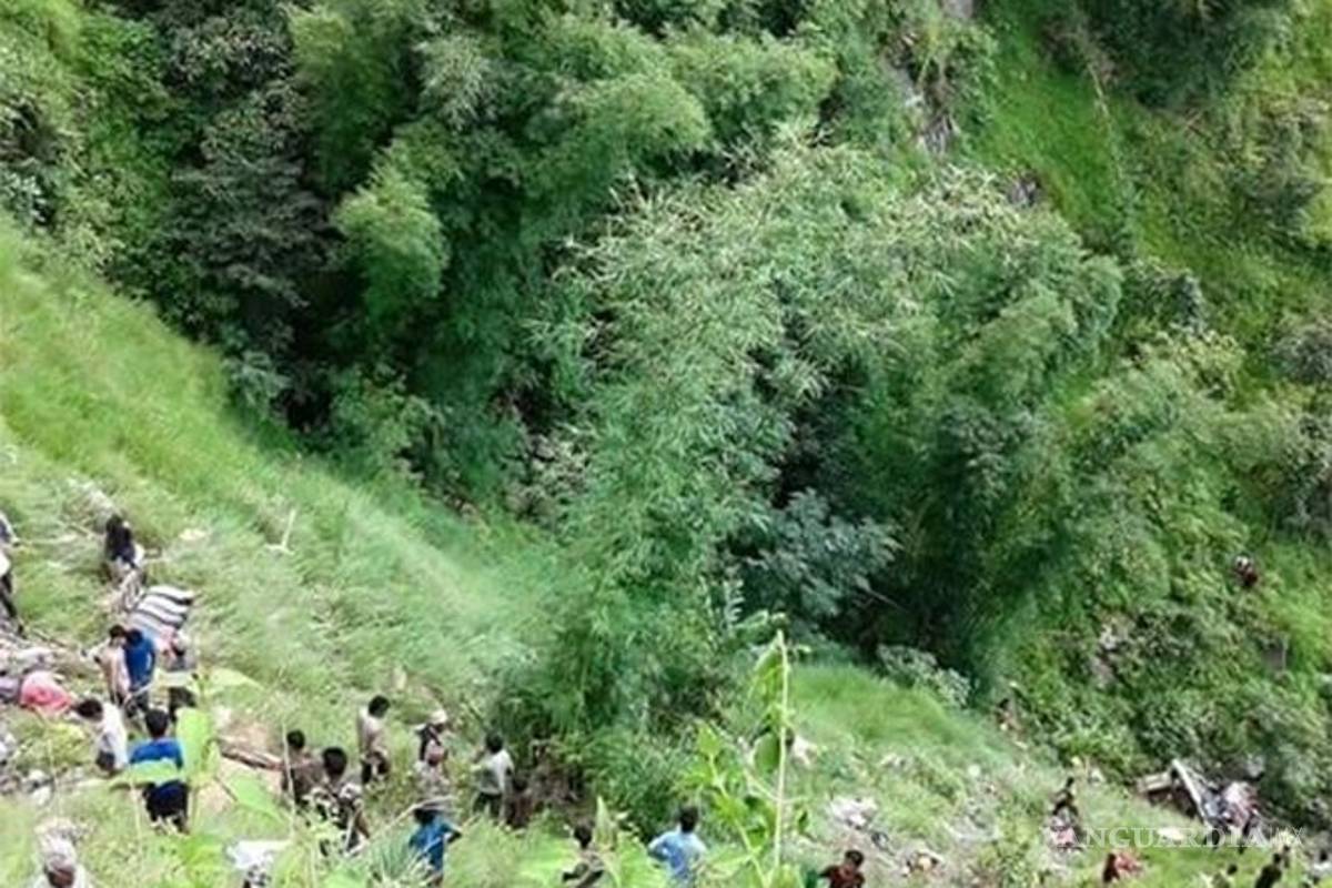 $!Accidente de autobús en Nepal deja al menos 31 muertos