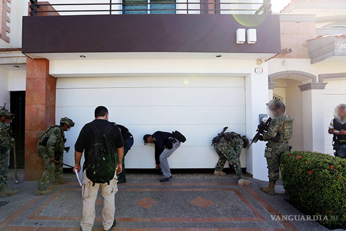 PGR asegura 11 avionetas, 7 inmuebles y 8 vehículos, en cacería a ‘El Chapo’