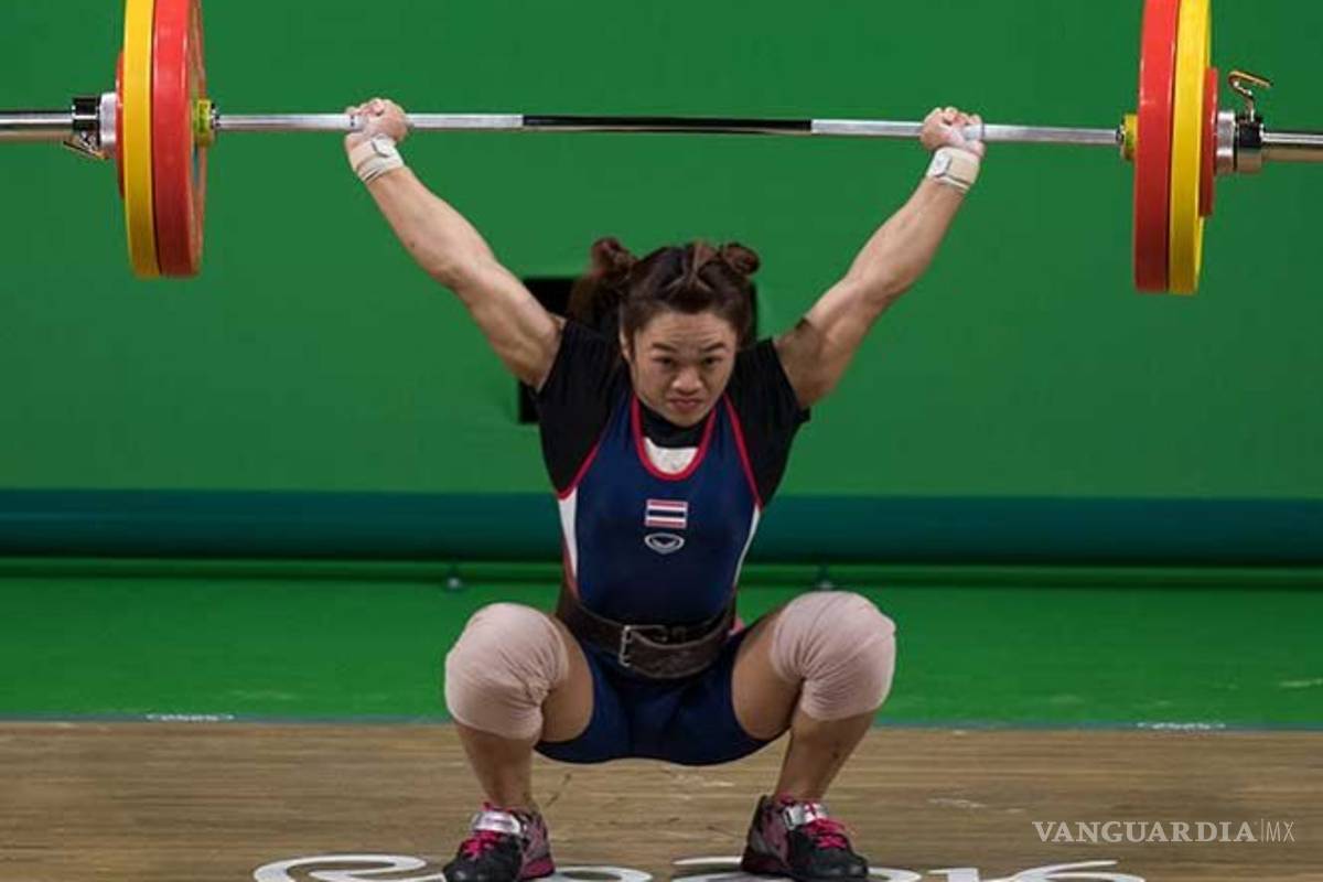 Impone nuevo récord olímpico en levantamiento de pesas