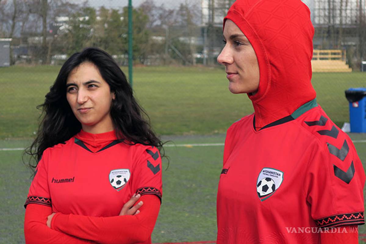 Integran hiyab a uniforme de la selección femenil de Afganistán