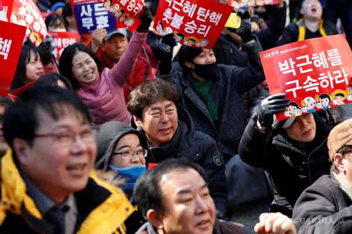 Se enfrentan simpatizantes y opositores por destitución de presidenta surcoreana