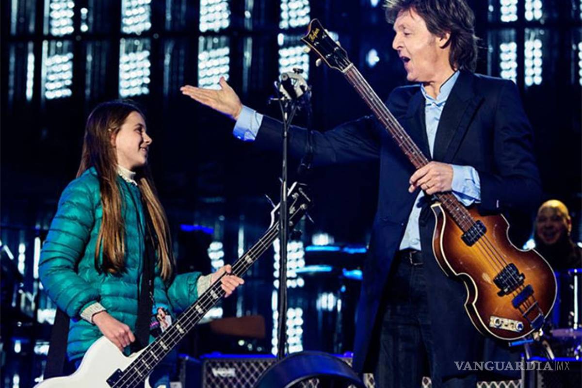 Niña de 10 años toca con Paul McCartney en Argentina