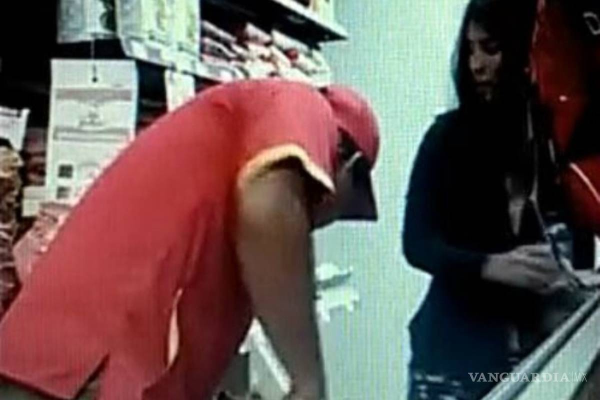 Viralizan en redes video erótico grabado en un Oxxo