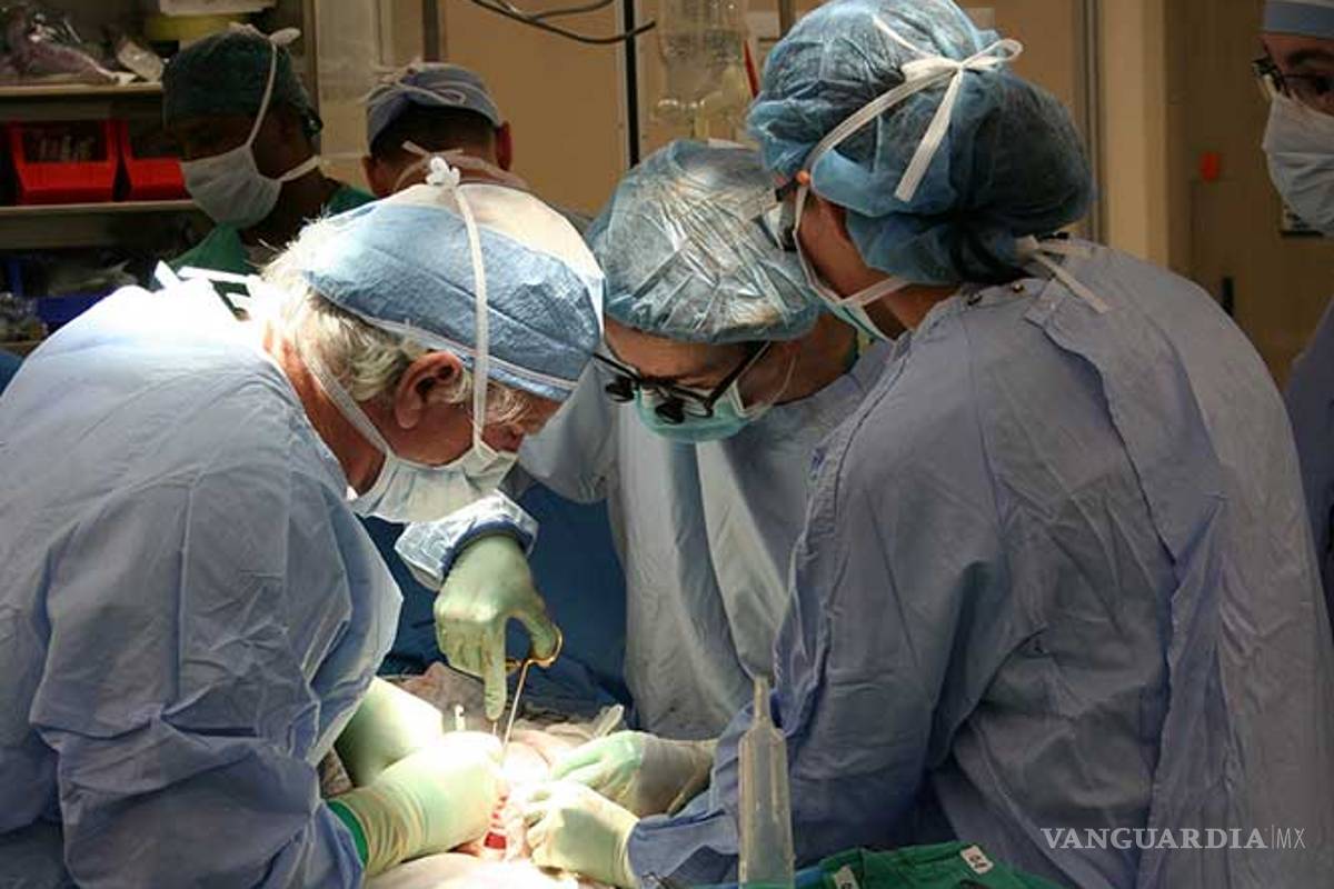 Extraen 27 bolsas de heroína a ‘mula’ en EU