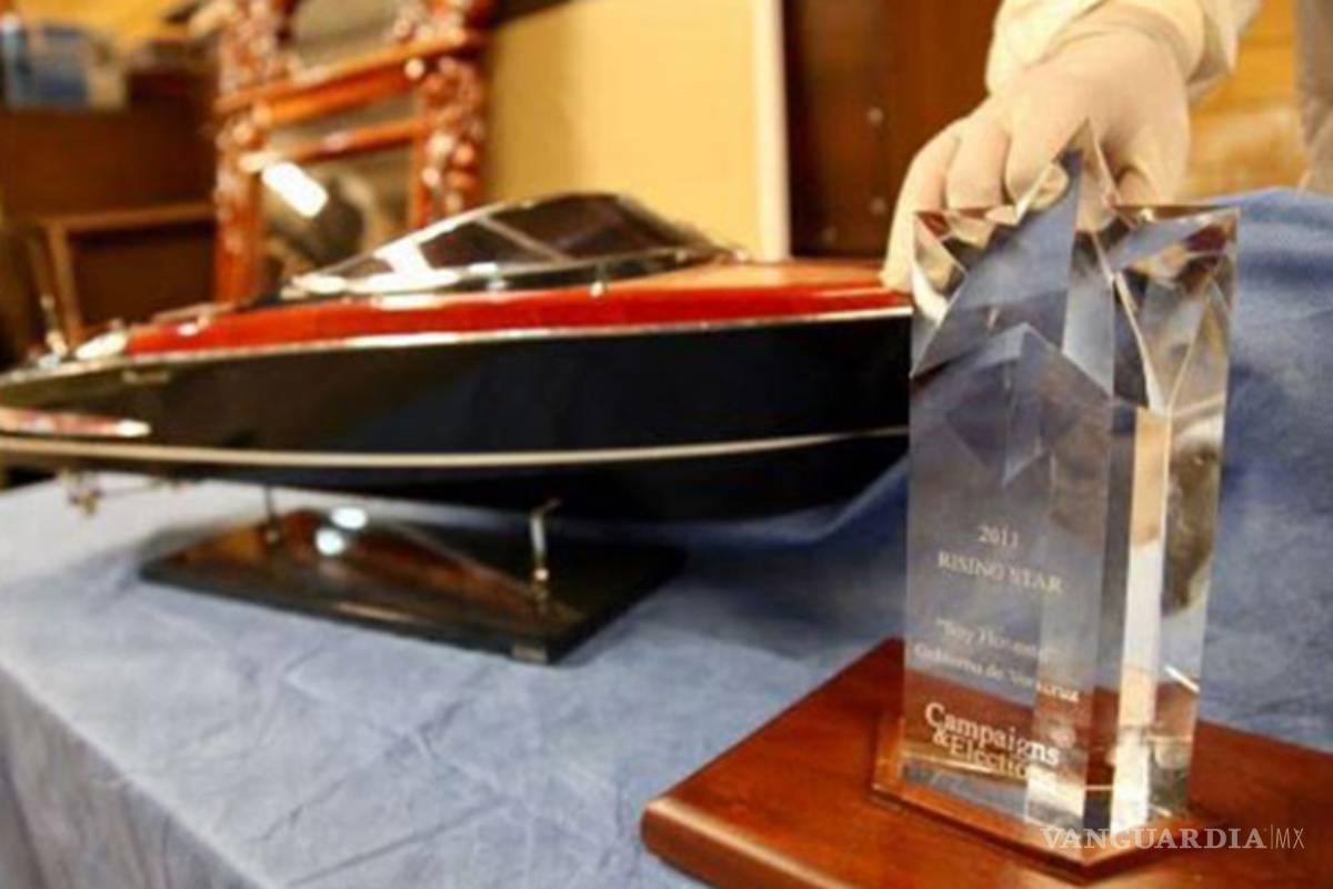 Encuentran Premio a la ‘honestidad’ entre objetos de Javier Duarte