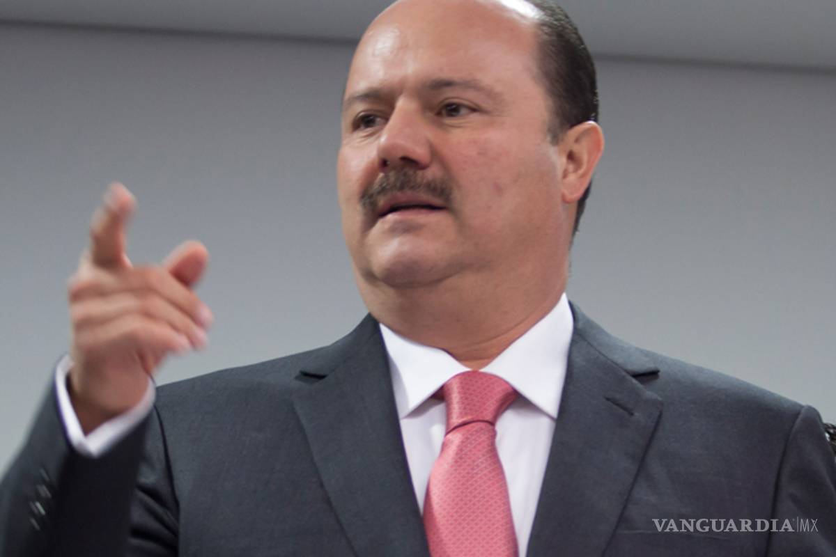 21 mil jóvenes perderán beca por omisión de Cesar Duarte