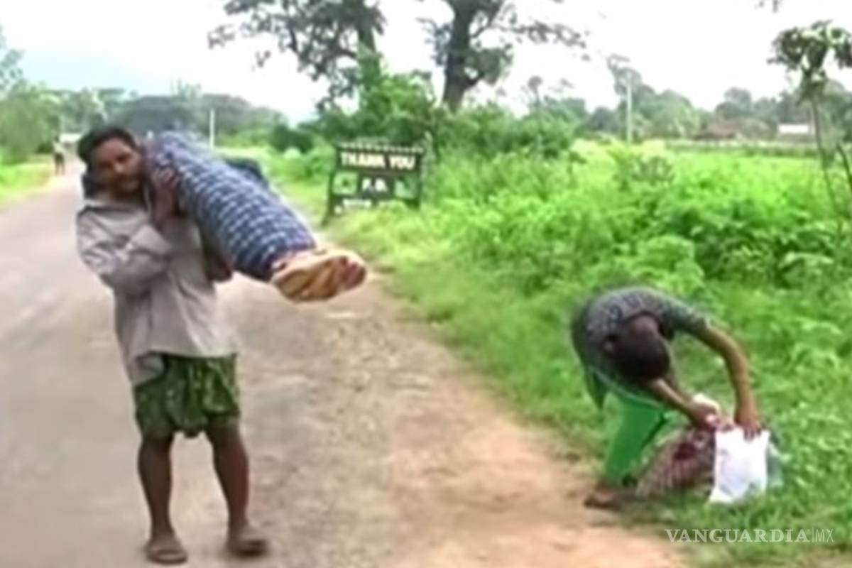 Le niegan ambulancia y... camina con el cadáver de su esposa 12 kms
