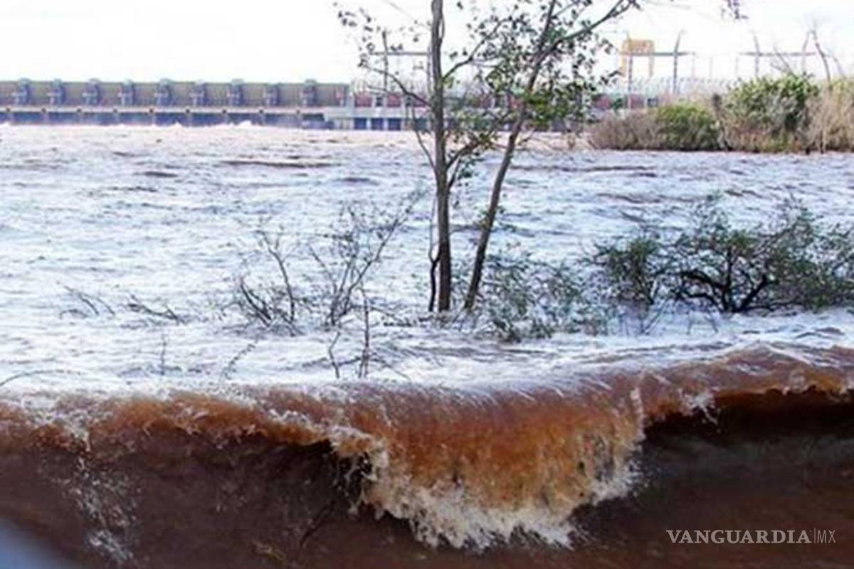 Evacúan a diez mil en Argentina por desbordamiento