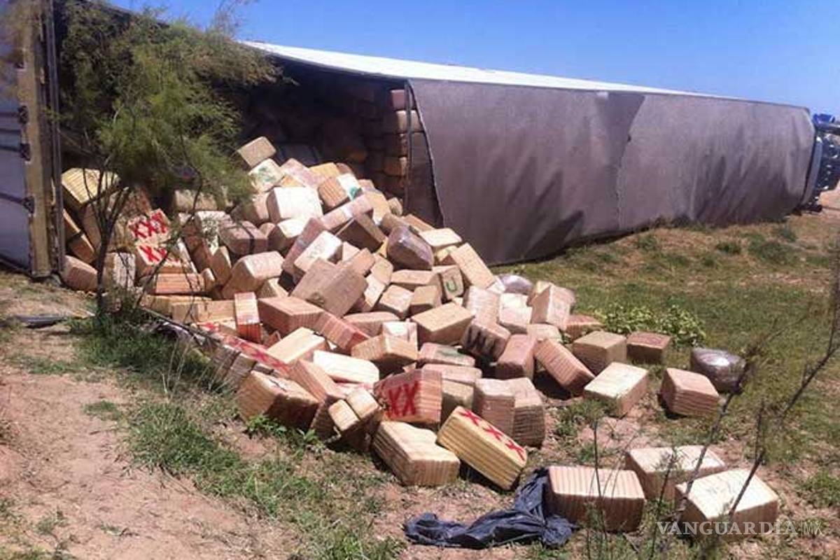 Vuelca tráiler con 25 toneladas de droga entre Sonora y Sinaloa