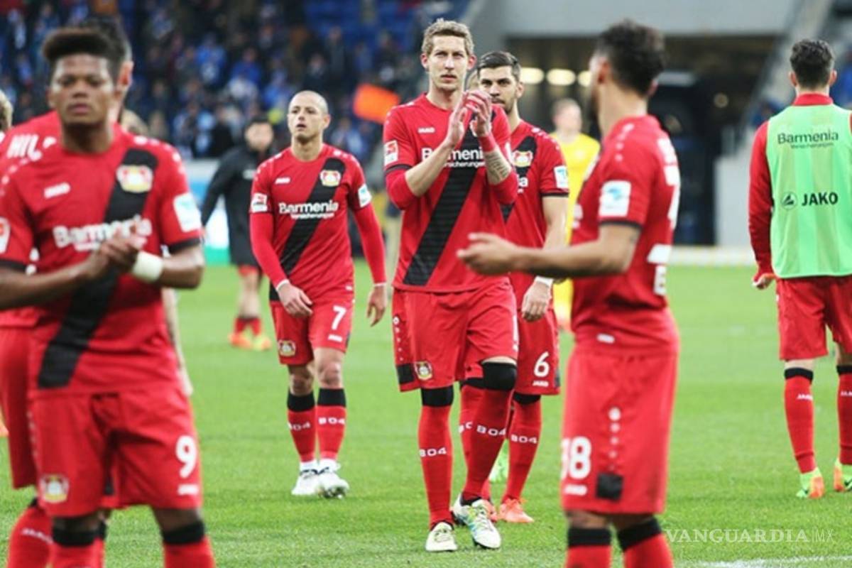 Al ‘Chicharito’ y Bayer no se la da la victoria