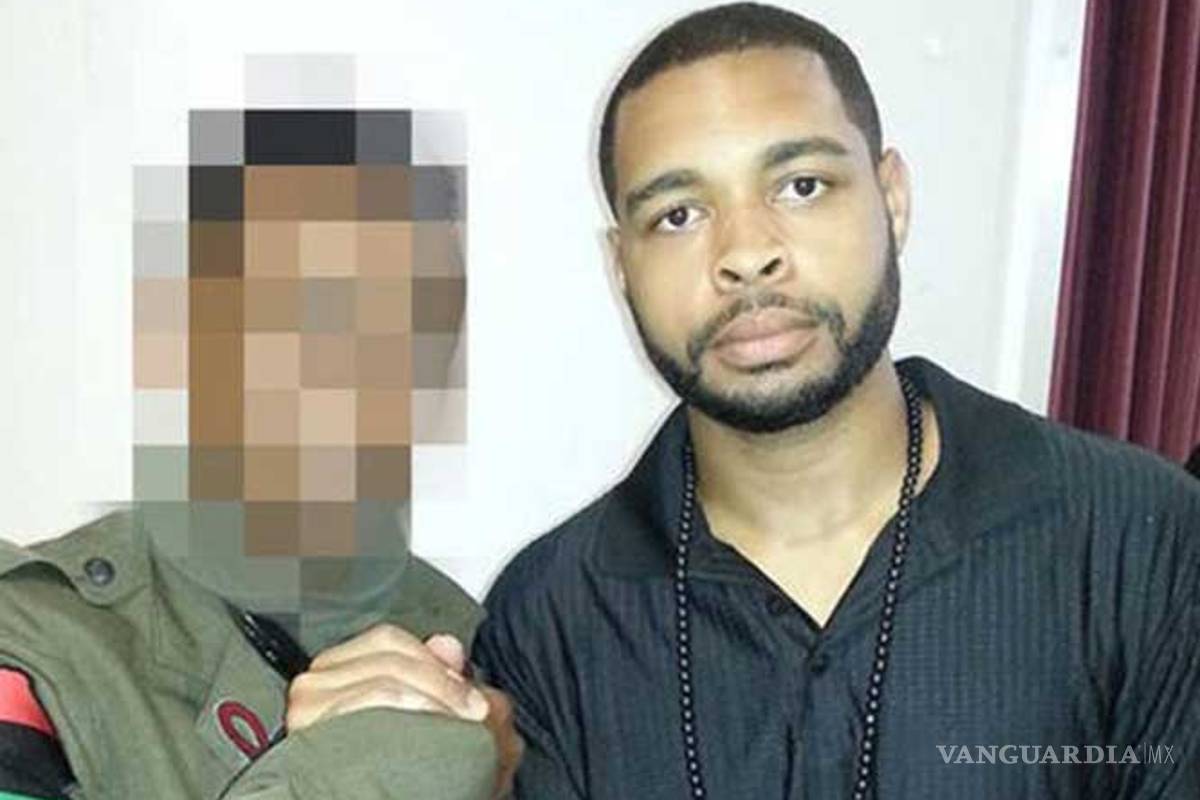 Atacante de Dallas garabateó letras con su sangre antes de morir