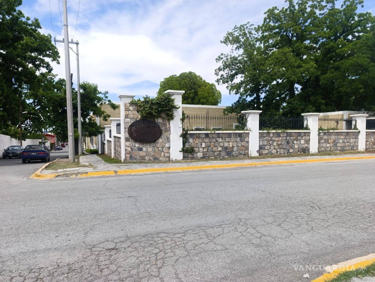 $!Autoridades de Protección Civil acudieron al lugar para iniciar las diligencias correspondientes y levantar el acta del incidente, con el objetivo de esclarecer las causas de la explosión ocurrida en el área de cocina del hotel-restaurante.