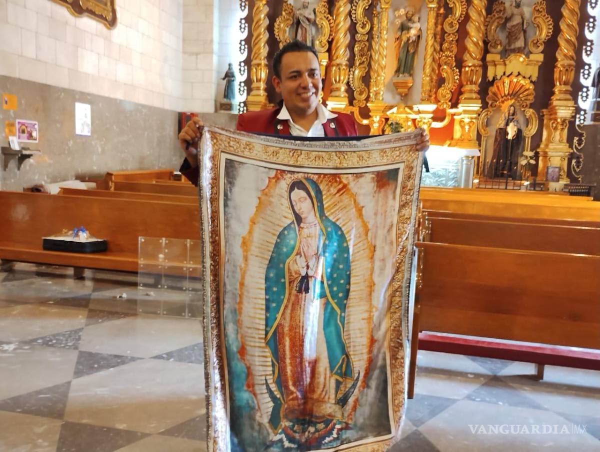 $!Miguel Razzo, el ilusionista nacido en Iztapalapa, lleva un mensaje de fe a través del ilusionismo.