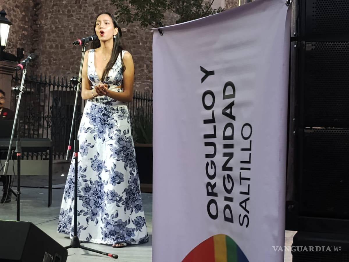 $!Intérpretes de mezzosopranos, sopranos, tenores y contratenores vestidos de gala mientras interpretan arias y música popular mexicana.