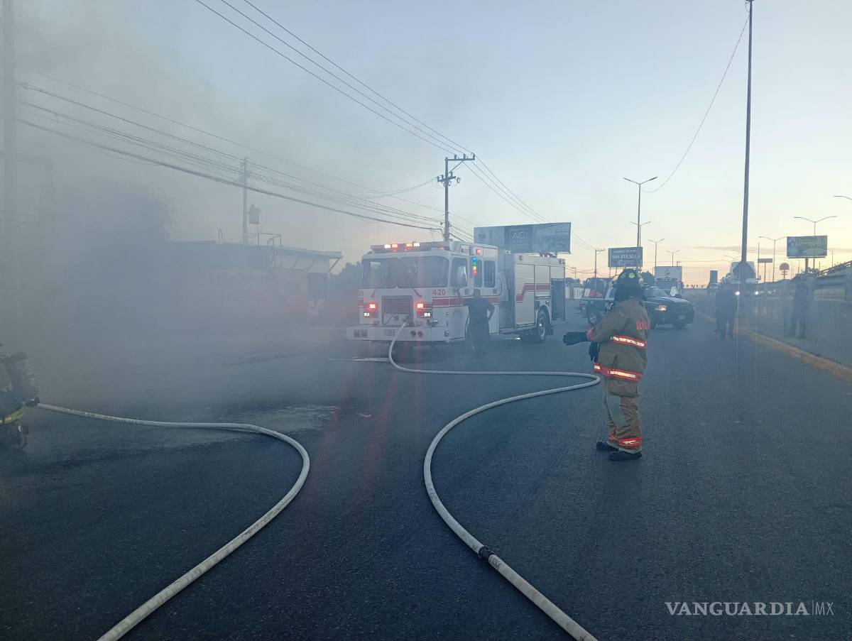 $!El incidente ocurrió en la lateral del bulevar Miguel Ramos Arizpe, cerca de la carretera a Los Pinos.