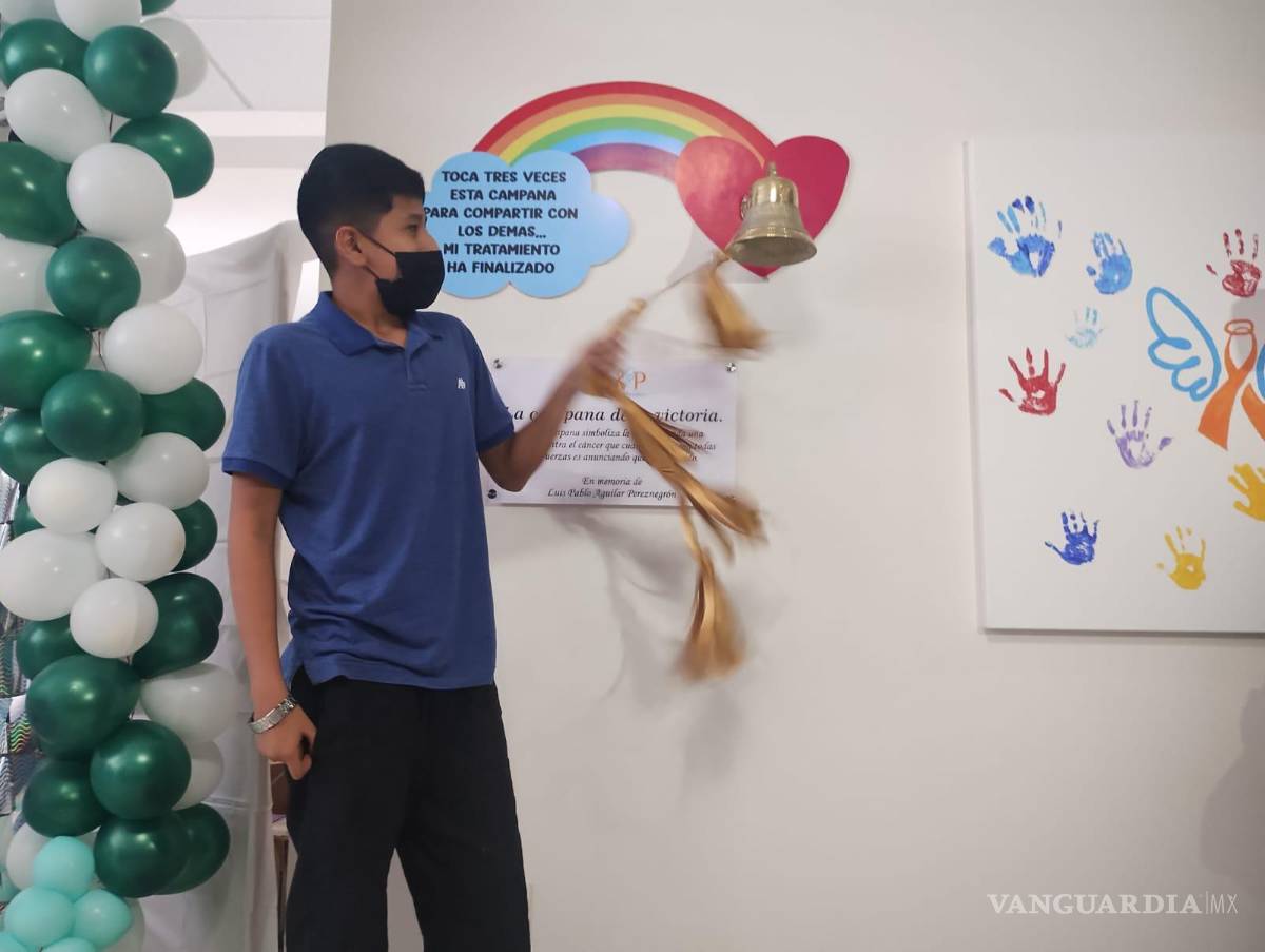 $!Nicolás Ismael Briones, de 15 años de edad, tocó la “campana de la vida” luego de superar la leucemia que padecía.