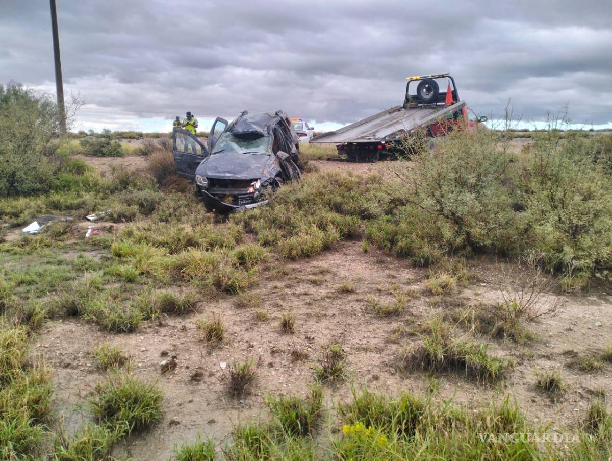 $!Una grúa retiró la camioneta del lugar y la trasladó al destacamento de Paila, donde quedó resguardada.