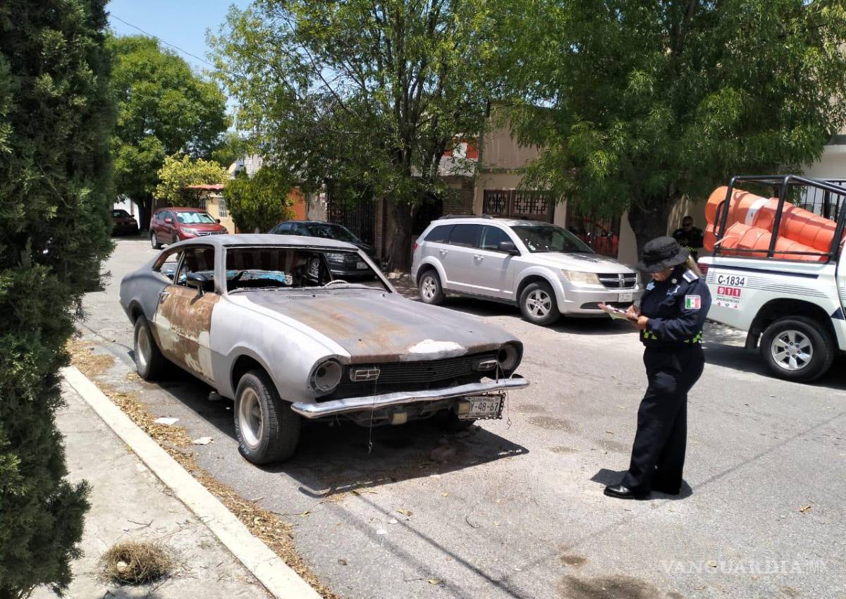 $!Hay vehículos muy antiguos que han sido reportados por ser desconocidos para los vecinos.